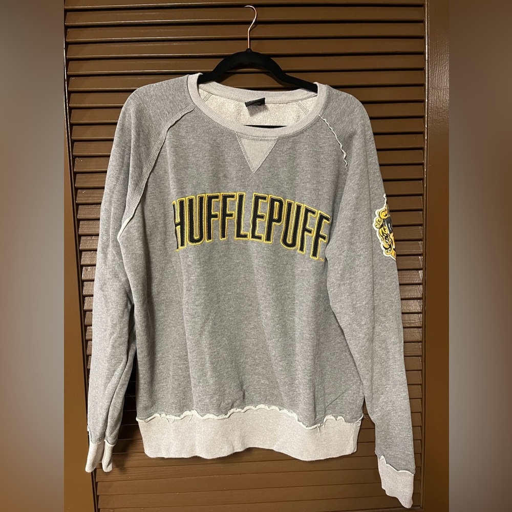 Universal Studios Wizarding World of Harry Potter Hufflepuff Sweatshirt